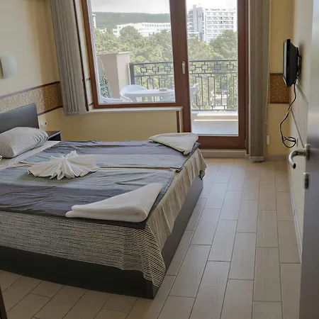 Апартаменты Family With Sea View & Pool In Zlatna Kotva