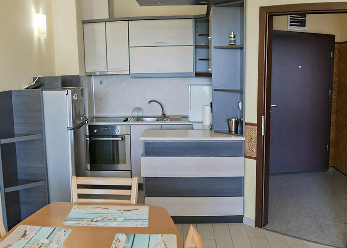 Family With Sea View & Pool In Zlatna Kotva Апартамент Варна