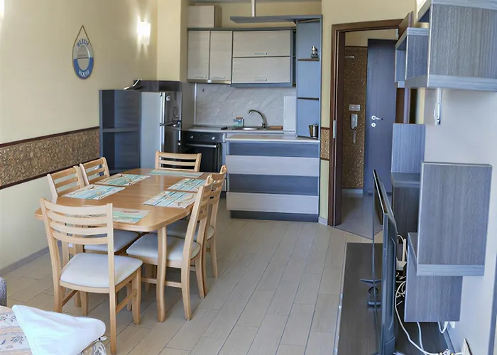 Family With Sea View & Pool In Zlatna Kotva