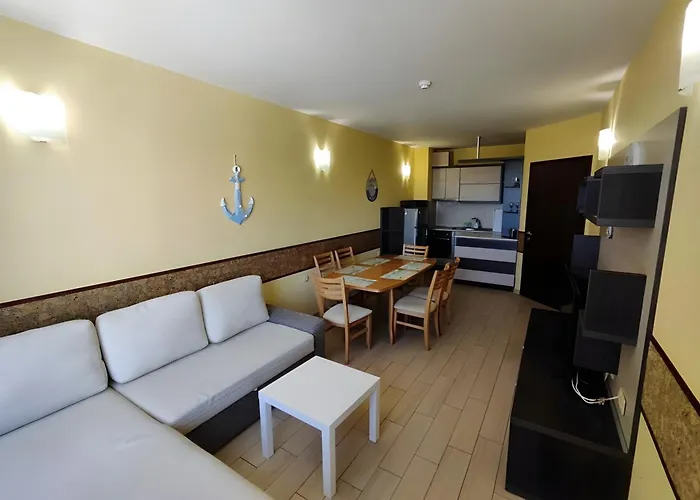 Апартамент Family With Sea View & Pool In Zlatna Kotva *